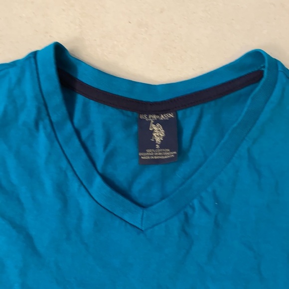 Men’s Small V-neck - Picture 2 of 7